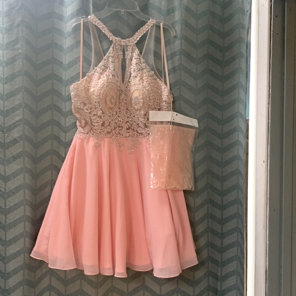 Size 9 Pink with Beading Halter Style Prom Homecoming Formal Cocktail Dress NWT - Picture 2 of 4